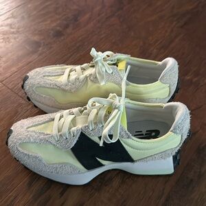 New Balance 327 sneakers